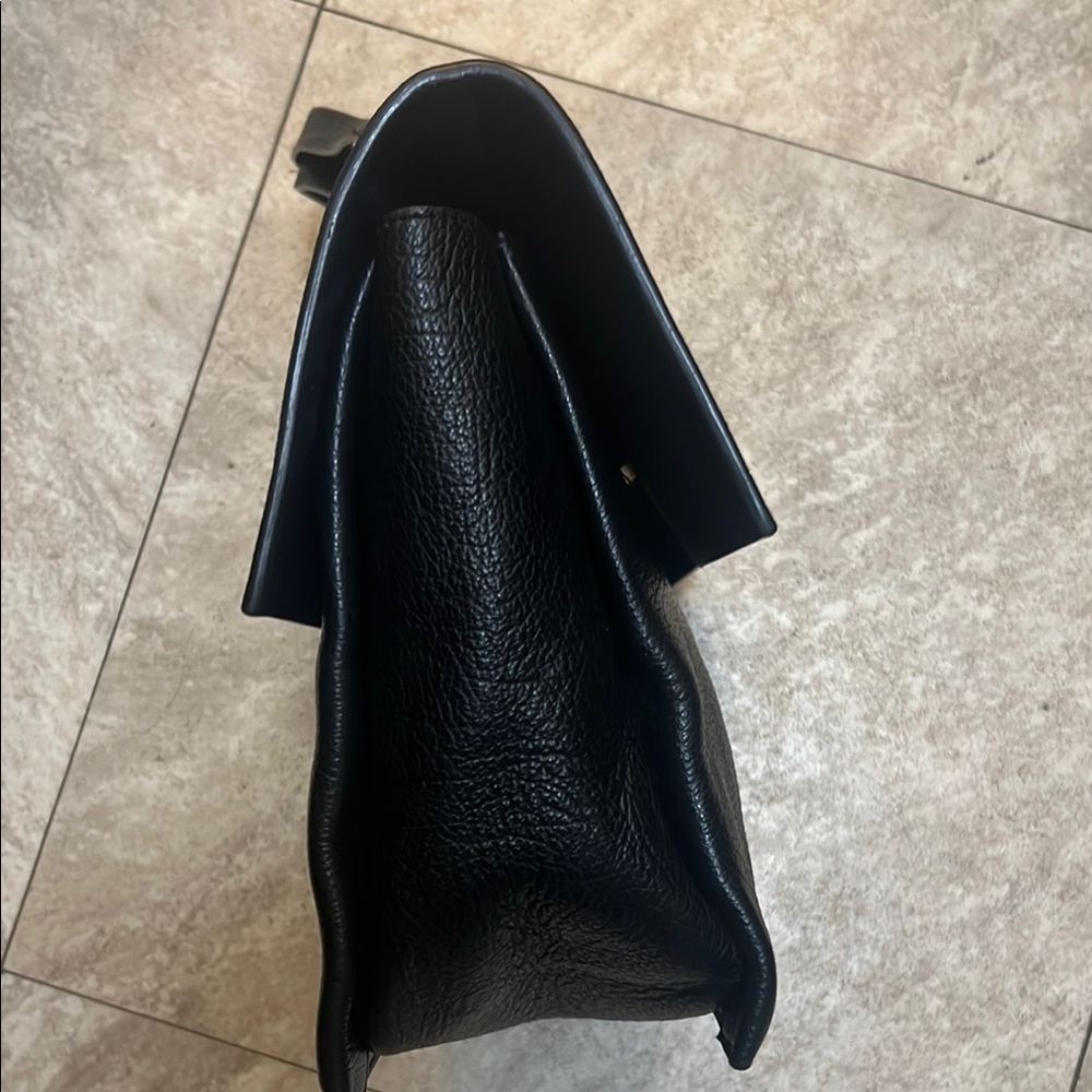 Elegant Black Leather Satchel - Picture 4 of 8